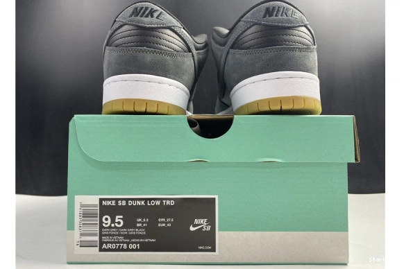 AR0778-001 Dark Black Grey Gum SB Dunk Nike Low 1121